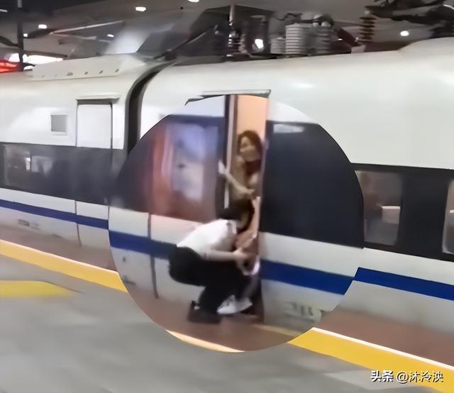 央视亲自点名！女子伸腿强拦高铁后续，身份曝光，结局大快人心