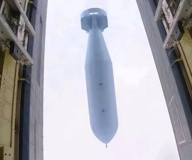 B-1B轰炸机抵达日本后，中国公布“非核氢弹”试验，老美猝不及防