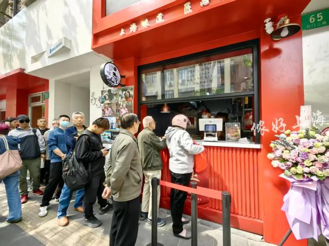 上海“网红”阿大葱油饼之重生第一天！10元一只！生意怎么样？现场直击
