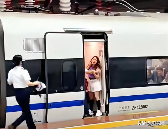 女子伸腿拦高铁后续：警方转达细节，女子身份被扒，结局大快民气