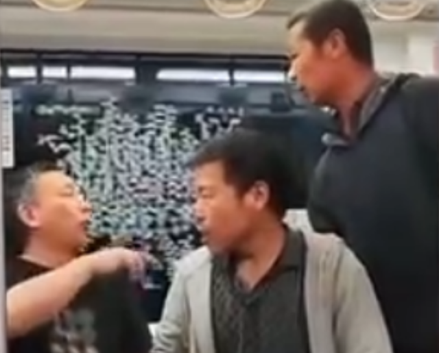 北京男子鄙视农平易近
工后续，正面照曝光，身份不简单，家属提出要求