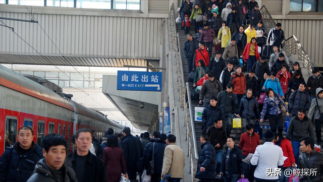 女子伸腿拦高铁后续：官方通报细节，女子身份被扒，结局大年夜

快人心