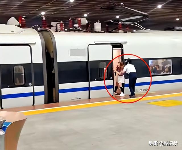 女子伸腿拦高铁后续：官方通报细节，女子身份被扒，结局大年夜

快人心
