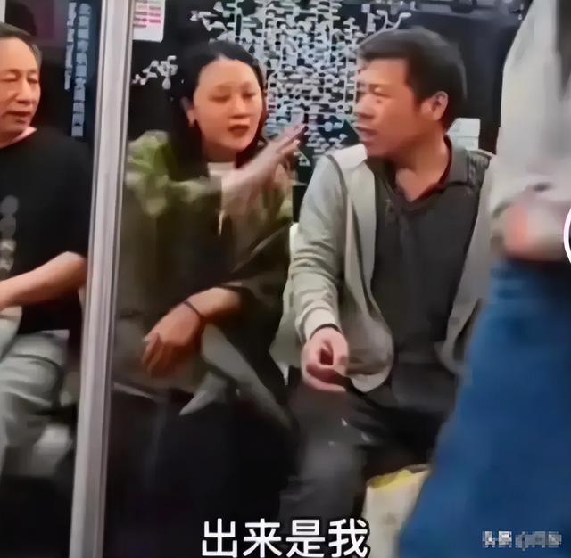 央视点名！北京61岁大爷疯狂辱骂农夫工，身份被扒，难怪这么嚣张