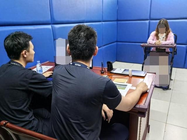 后续来了！高铁拦门事件转达细节，女子身份被扒，处罚效果引争议