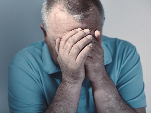 男人老不老，看看下半身？假如有这4个变化，或阐明离朽迈不远了