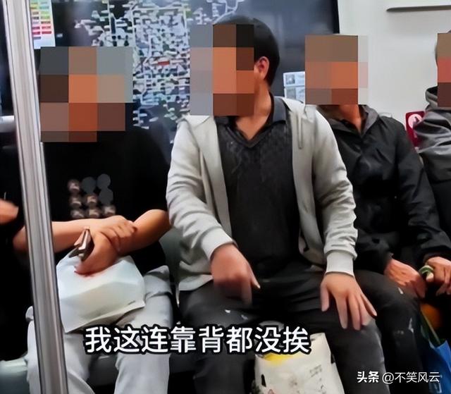 北京大爷辱骂农平易近
工后续，警方参与，大爷身份被扒，被骂家属发声
