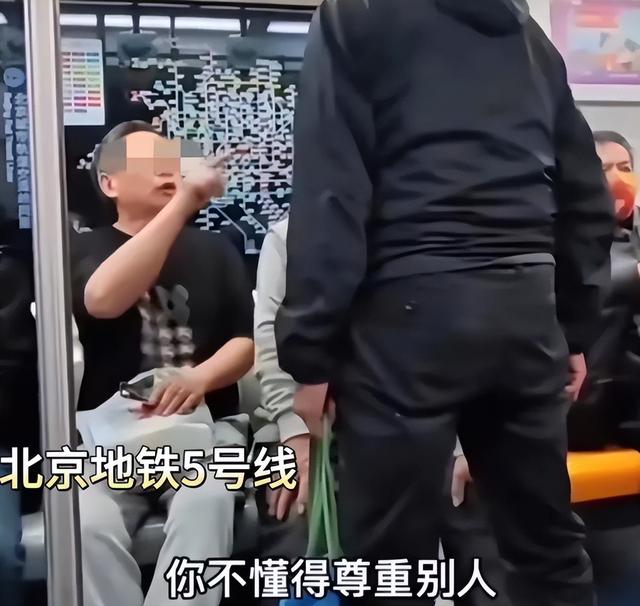 央视点名！北京61岁大年夜

爷疯狂詈骂农民工，身份被扒，难怪这么嚣张