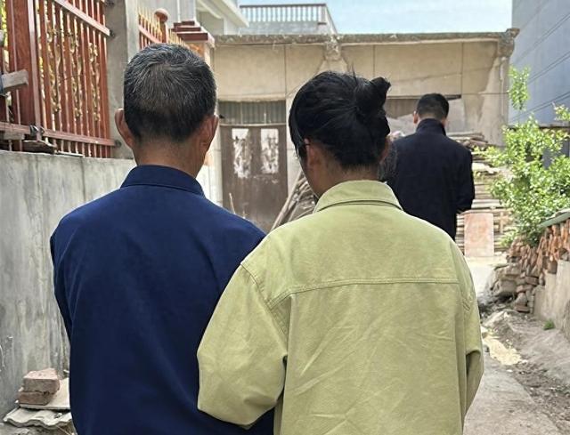 女孩跟男友外出打工失落，15年后被找到已育两子 父亲：她昔时
流离到河南，不知回家的路