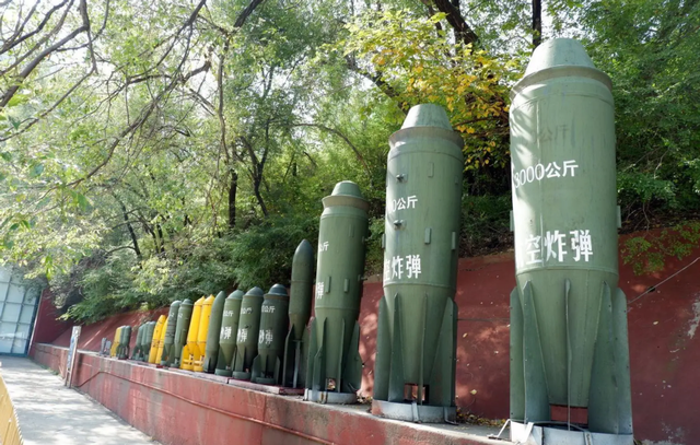 中国试爆一枚，重2公斤的“氢弹”，释放千度热焰