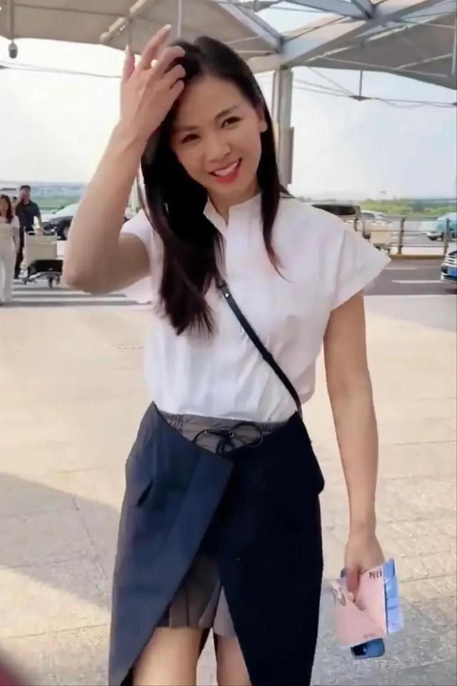 机场偶遇刘涛，没有滤镜下竟然是这样，没有网上说的那么美丽