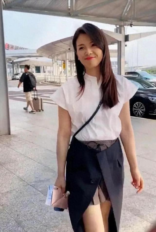 机场偶遇刘涛，没有滤镜下竟然是这样，没有网上说的那么美丽