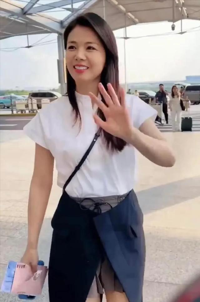 机场偶遇刘涛，没有滤镜下竟然是这样，没有网上说的那么美丽