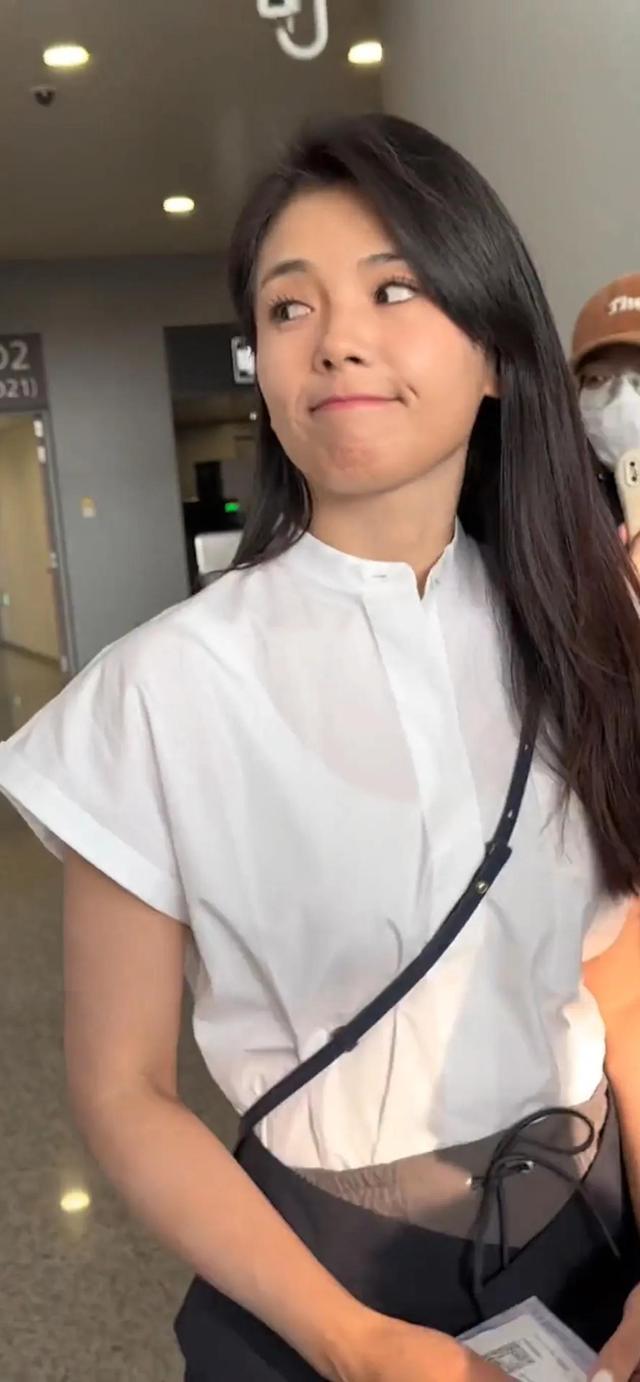 机场偶遇刘涛，没有滤镜下竟然是这样，没有网上说的那么美丽
