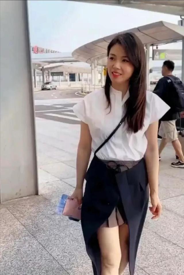 机场偶遇刘涛，没有滤镜下竟然是这样，没有网上说的那么美丽