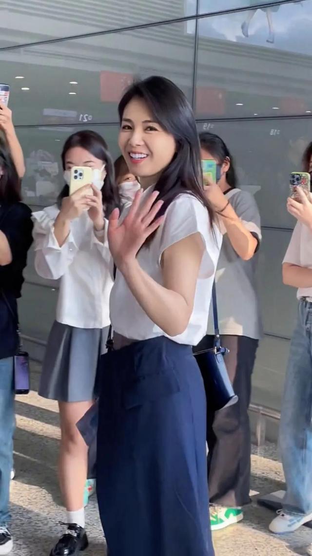 机场偶遇刘涛，没有滤镜下竟然是这样，没有网上说的那么美丽