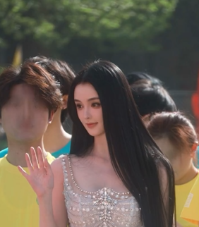 “美得不真实！”西安一女年夜
弟子因长相太美被质疑，校友：她是聋哑人，对同砚们都很好