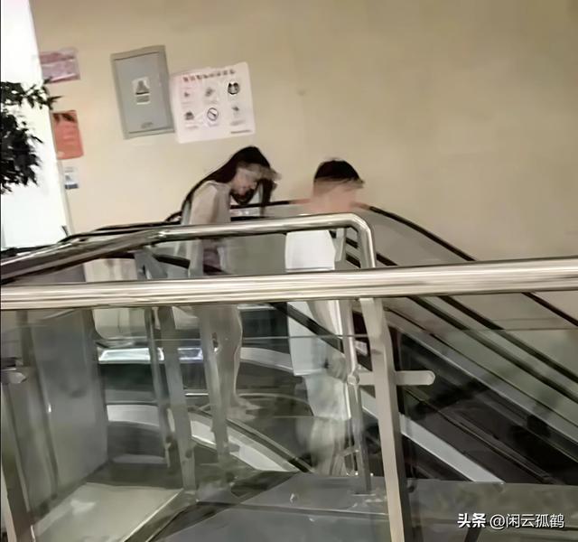情侣不雅之事被逮，堪比当年优衣库变乱！网友：此类变乱遇到太多