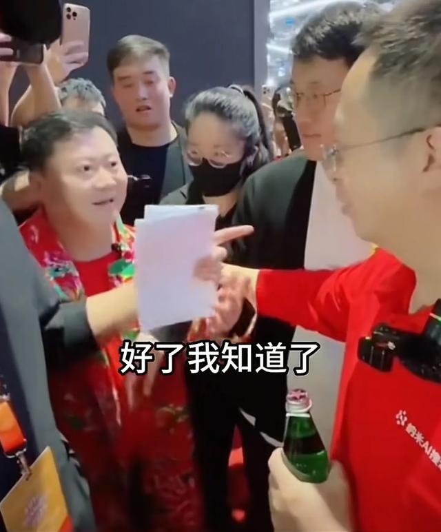 卤鹅哥投喂周鸿祎爆发冲突，网友：办事变要分场合，恰如其分！