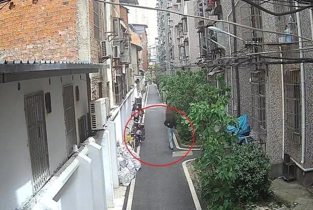 内贼难防！武汉一女子家中现金和黄金被亲戚全体
盗走，平易近
警：怀疑人过年走亲戚发明
她家有黄金，还配了钥匙