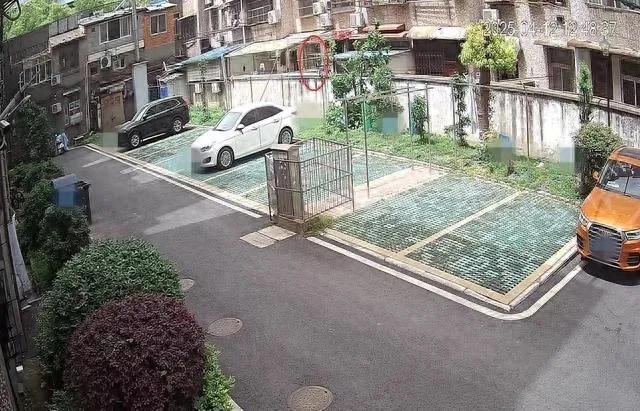 内贼难防！武汉一女子家中现金和黄金被亲戚全体
盗走，平易近
警：怀疑人过年走亲戚发明
她家有黄金，还配了钥匙