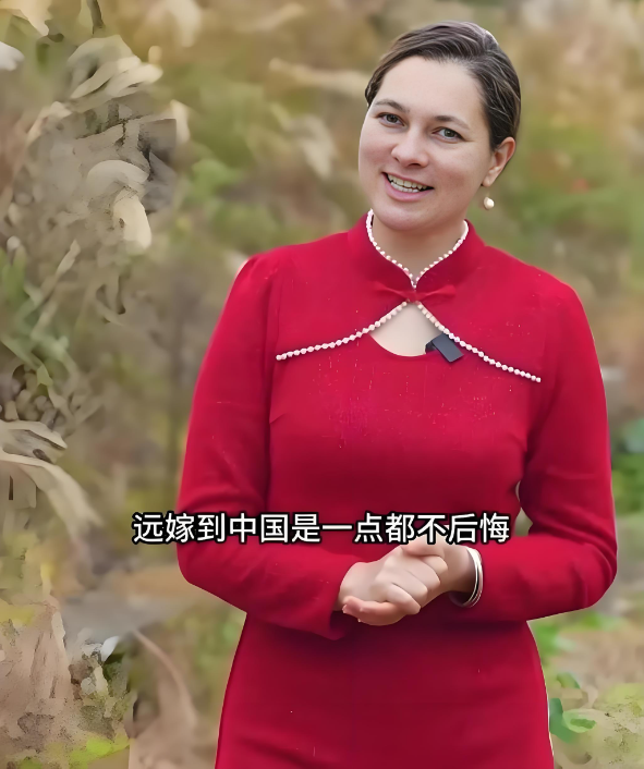 “网红洋媳妇” 杨奇娜去世，怙恃
飞30多小时来华，丈夫下跪道歉
