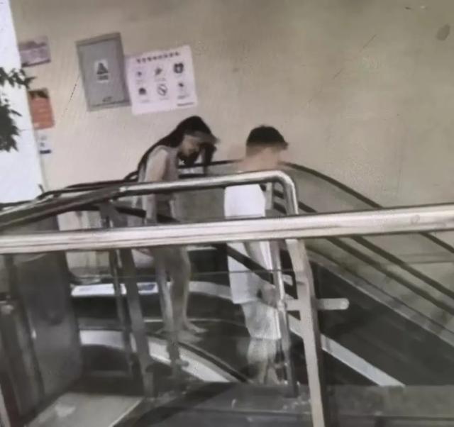 情侣在母婴室做不雅之事被逮，女子绮年玉貌，堪比昔时
优衣库事故