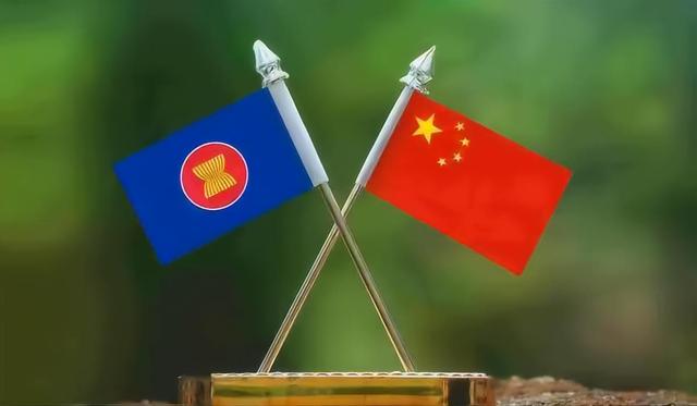 特朗普变本加厉，美国税率提至395%，中方给邻国兜底，退货潮爆发