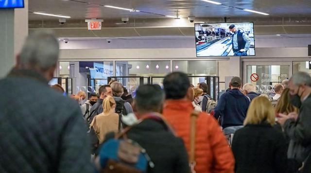 美国机场安检大年夜

变革，美国人或将陷入“身份证焦虑”