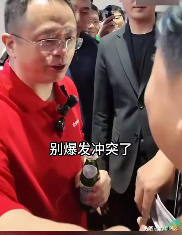 卤鹅哥投喂周鸿祎发作冲突，网友：做事变要分场所，恰到好处！