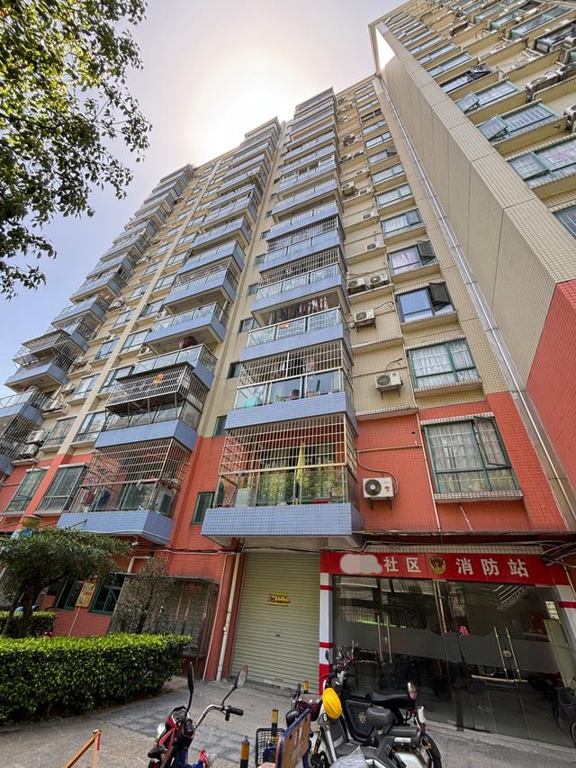 被震楼三年8楼住户初次发声：已搬走 盼望跟7楼息争 不要影响还在居住的邻人