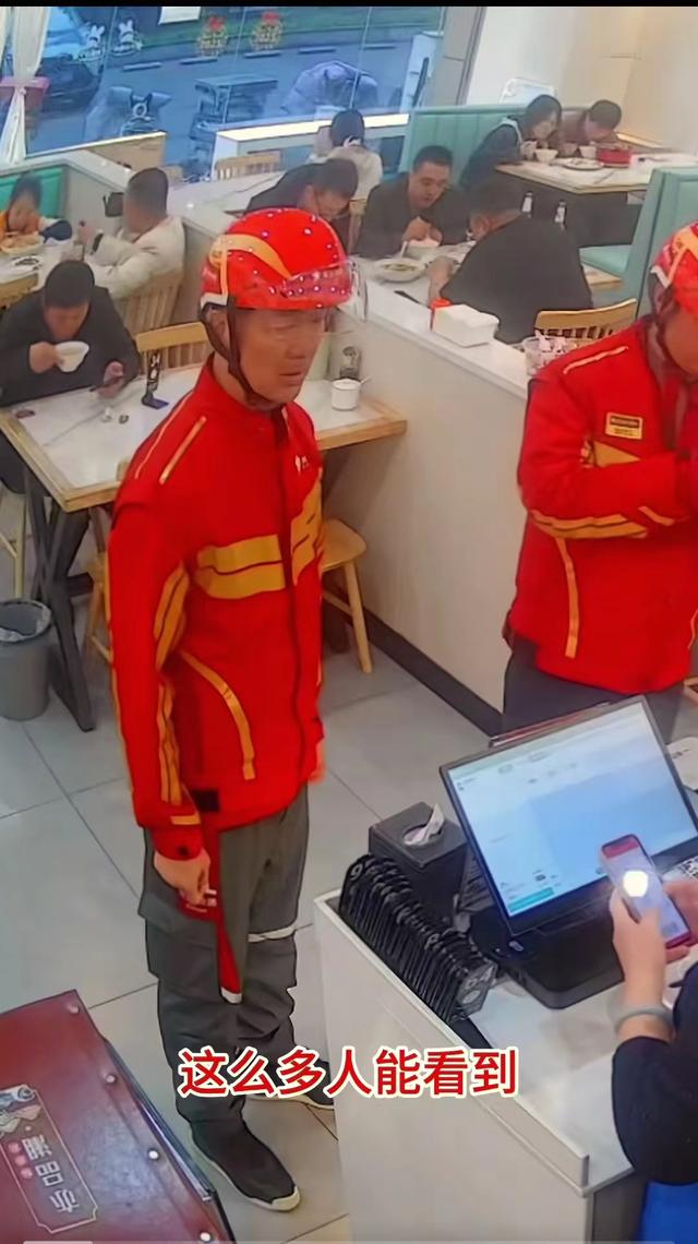刘强东取外卖被卡餐，一脸茫然成表情包！老板娘过后表现很后悔