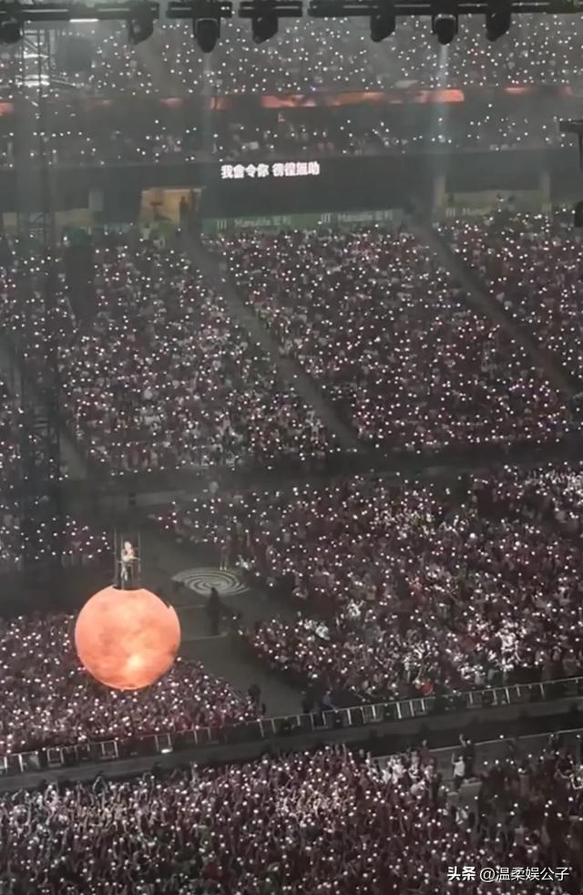 香港这一夜，45岁的谢霆锋，让全部人再会
识到了他的职位