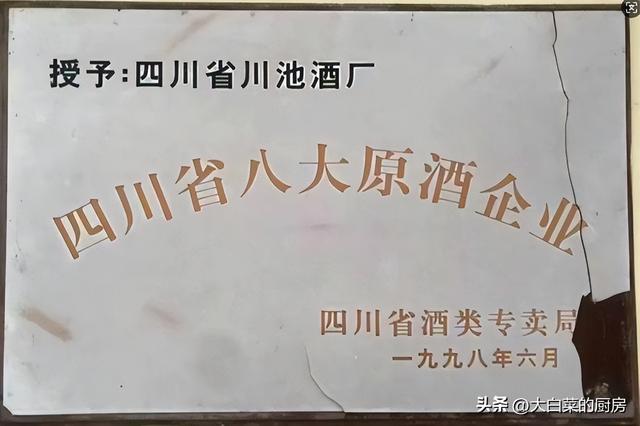 买啤酒时，不管多贵，只要背面有这 3 种字眼，大概
率都是 "水啤"