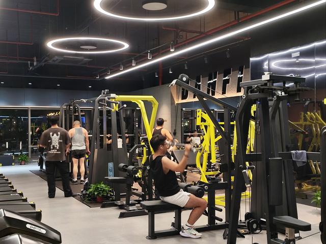 江西年夜
学留门生群殴中国门生：言词欺侮、气势嚣张，学校求助
回应
