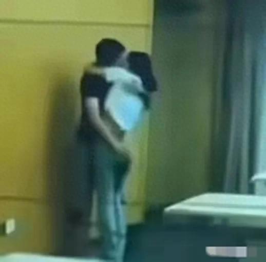 铁塔劲爆视频后续：双方身份疑曝光，已被停职，知恋人曝更多内幕