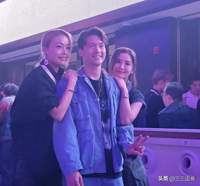 谢霆锋喷鼻
港开唱，王菲全副武装坐角落，张柏芝独自一人在嘉兴