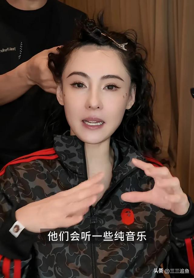 谢霆锋喷鼻
港开唱，王菲全副武装坐角落，张柏芝独自一人在嘉兴
