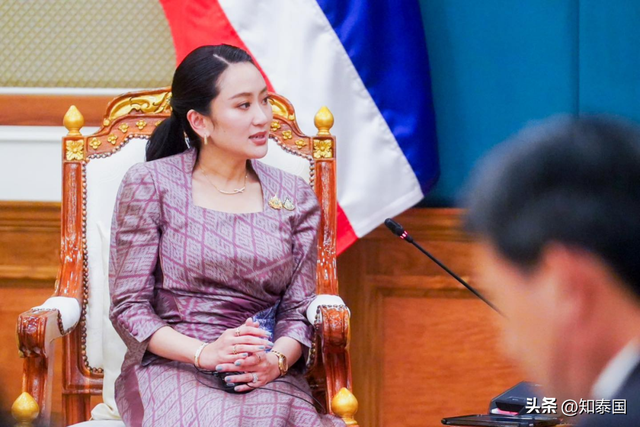突发！泰国总理住院后，他立即发起
“撤职总理，解散内阁”！