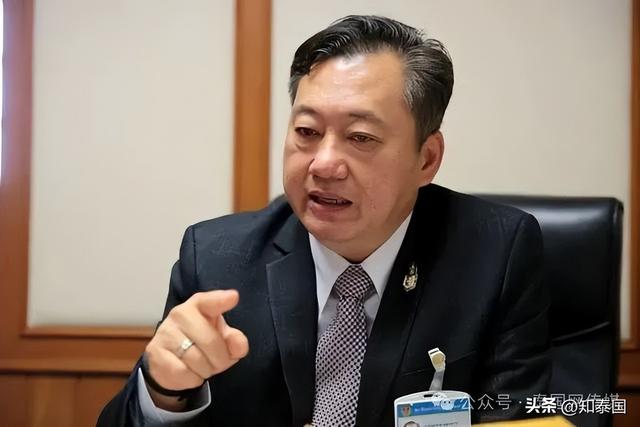 突发！泰国总理住院后，他立即发起
“撤职总理，解散内阁”！