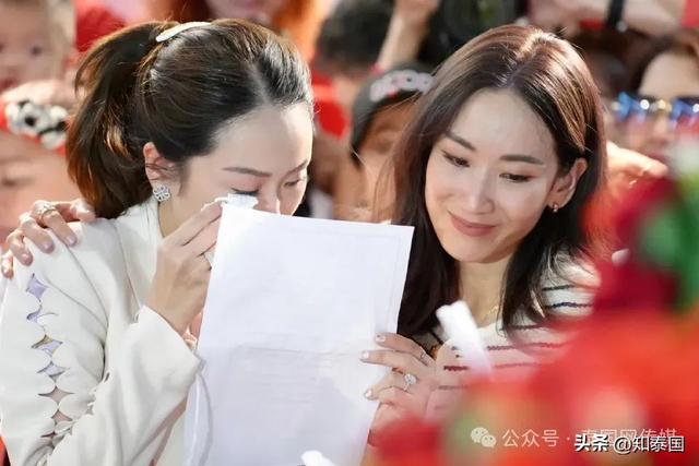 突发！泰国总理住院后，他立即发起
“撤职总理，解散内阁”！