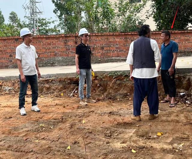 全红婵家乡
盖别墅，老爹找的建筑队已入场，网友调侃奥运冠军有钱