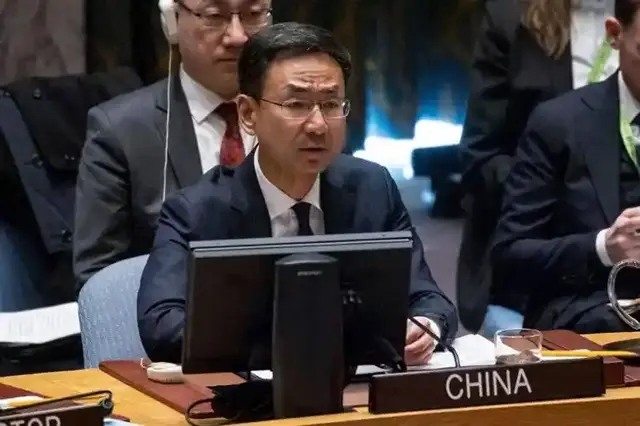 中国换上新打法，对美国火力全开，连合国总部搬离纽约还真有可能
