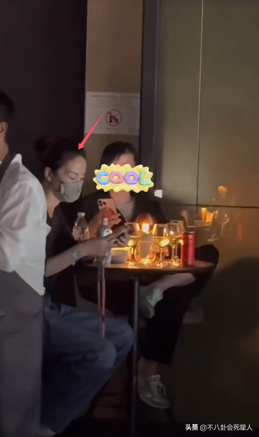谢霆锋演唱会王菲伴舞，55岁天后仍旧少女，两人兜兜转转终成眷侣