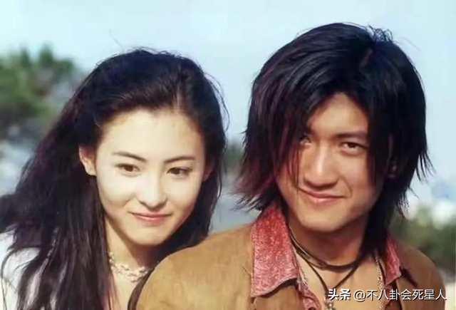 谢霆锋演唱会王菲伴舞，55岁天后仍旧少女，两人兜兜转转终成眷侣