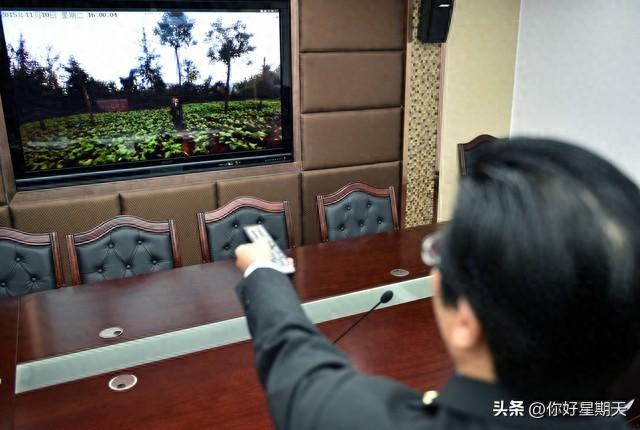 不作逝世
就不会逝世
，男女不美观

举动曝光身份被扒，已被停职处置处罚！