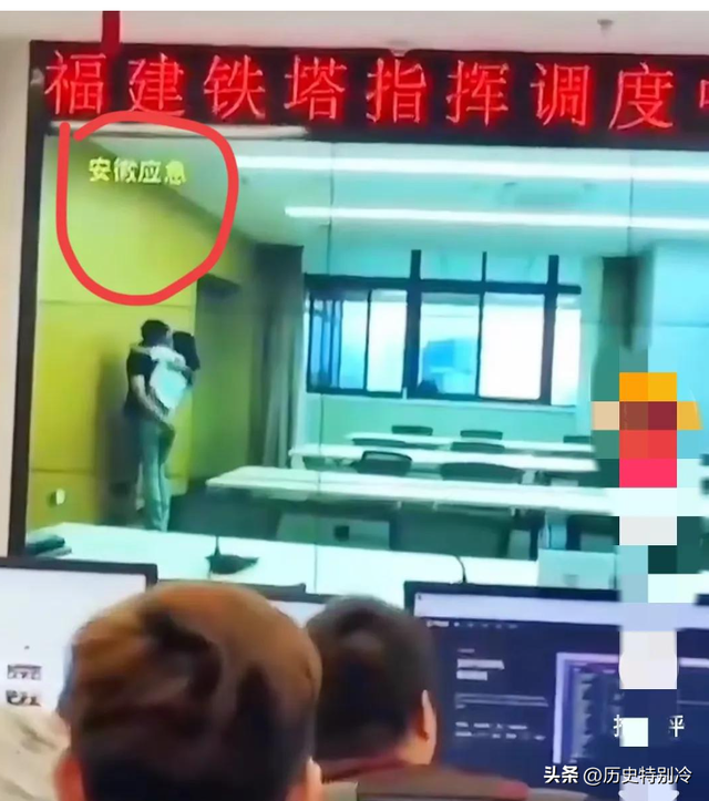 安徽铁塔不雅不雅

视频后续，双方身份疑曝光，已被停职，知情人曝更多