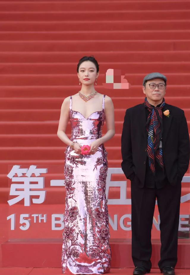 北影节终结
红毯：被倪妮惊艳，盘靓条顺艳压群芳，彻底秒了林志玲