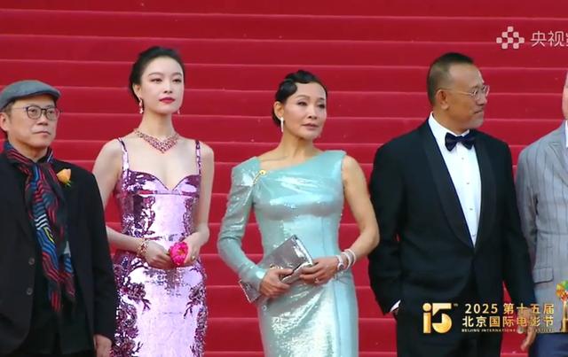 北影节终结
红毯：被倪妮惊艳，盘靓条顺艳压群芳，彻底秒了林志玲