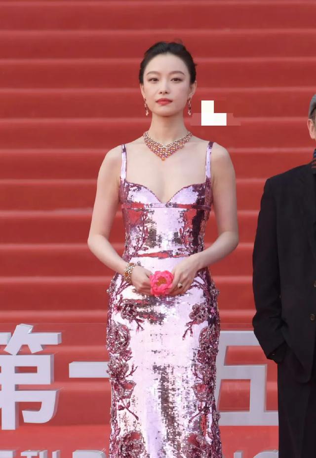 北影节终结
红毯：被倪妮惊艳，盘靓条顺艳压群芳，彻底秒了林志玲